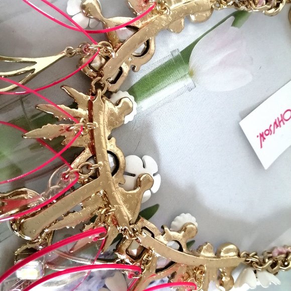 BETSEY JOHN Buzz Off Lucite Frontal Necklace - Picture 11 of 12